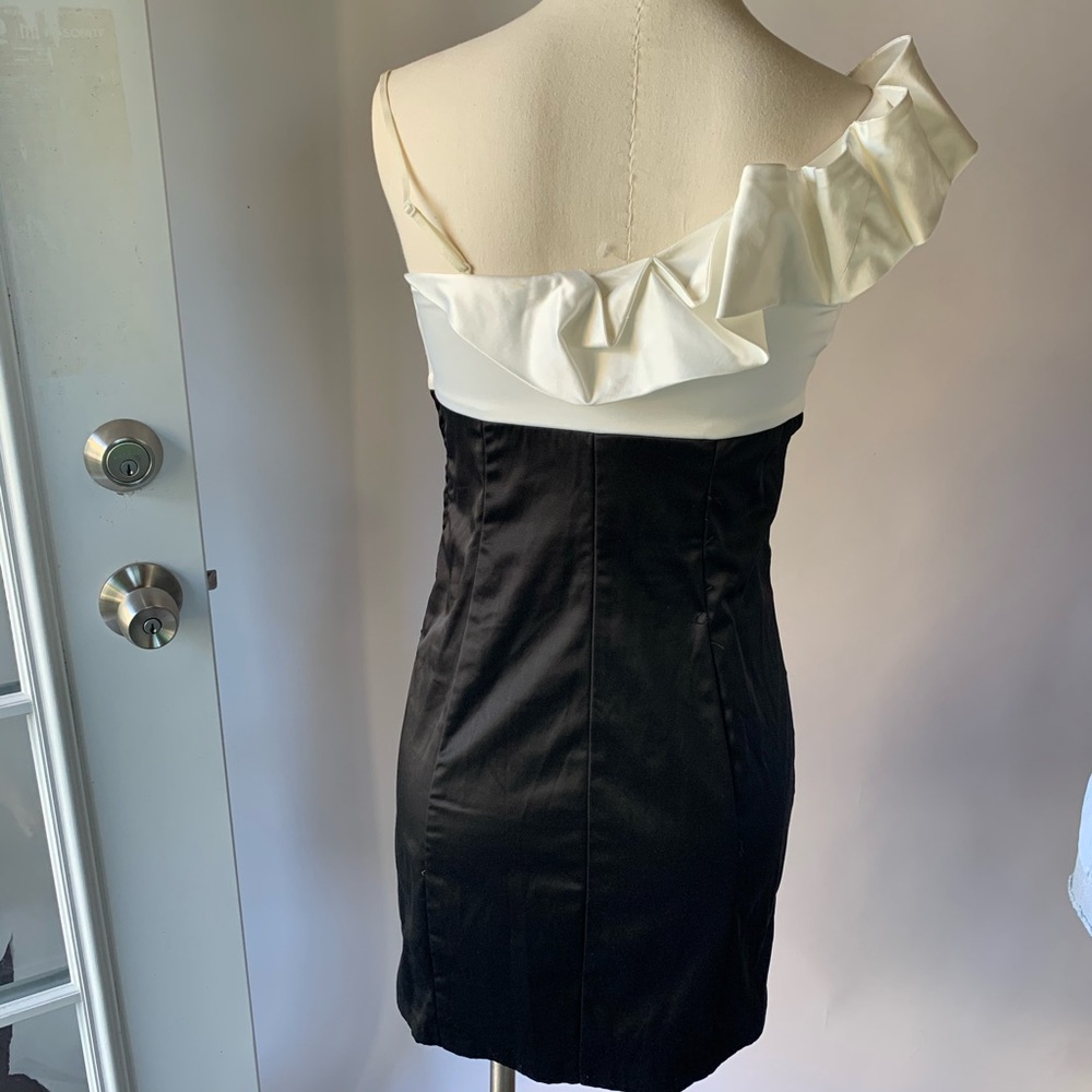Dress - Picture 7 of 8